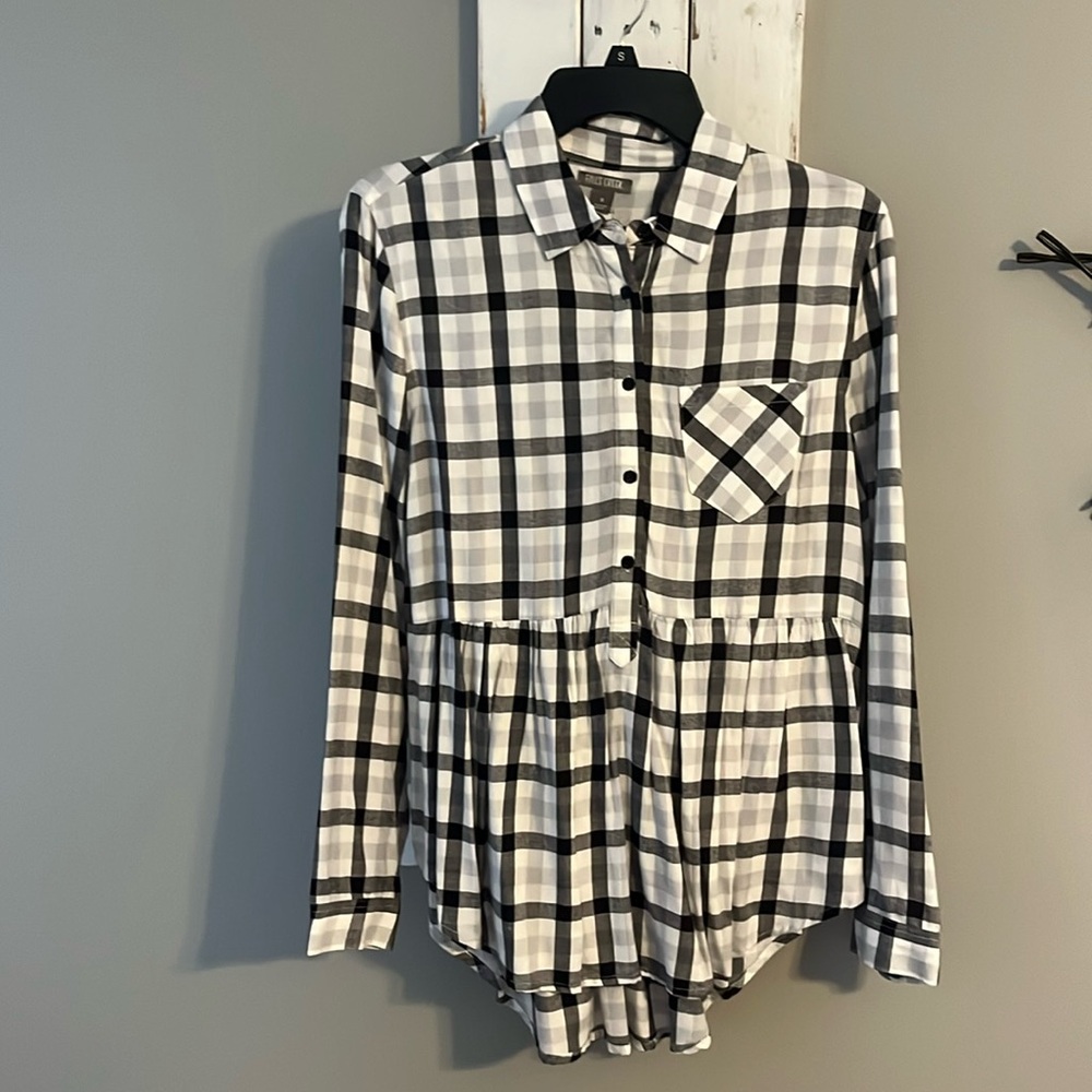 Super cute baby doll peplum style button up blouse